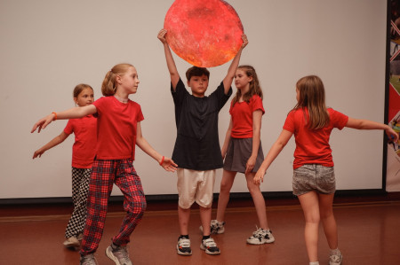 Космическое путешествие в Заслоновграде: планетарий ожил благодаря талантам юных исследователей! 